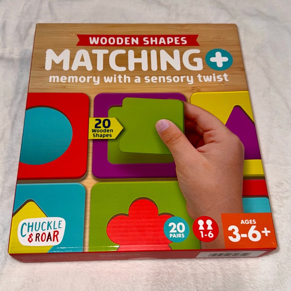 Chuckle & Roar Wooden Shapes Matching Game - NWT! 🧩